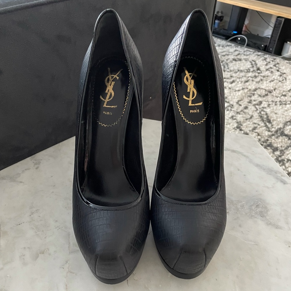 YSL Size 39 Black Crocodile Leather Platform Pumps